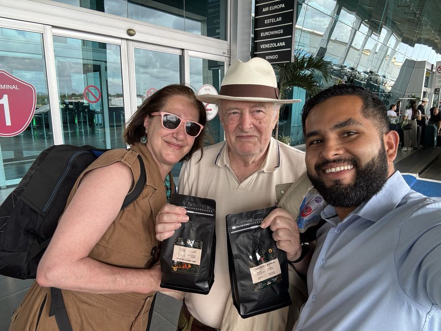 Clientes con Panamá Bull Coffee