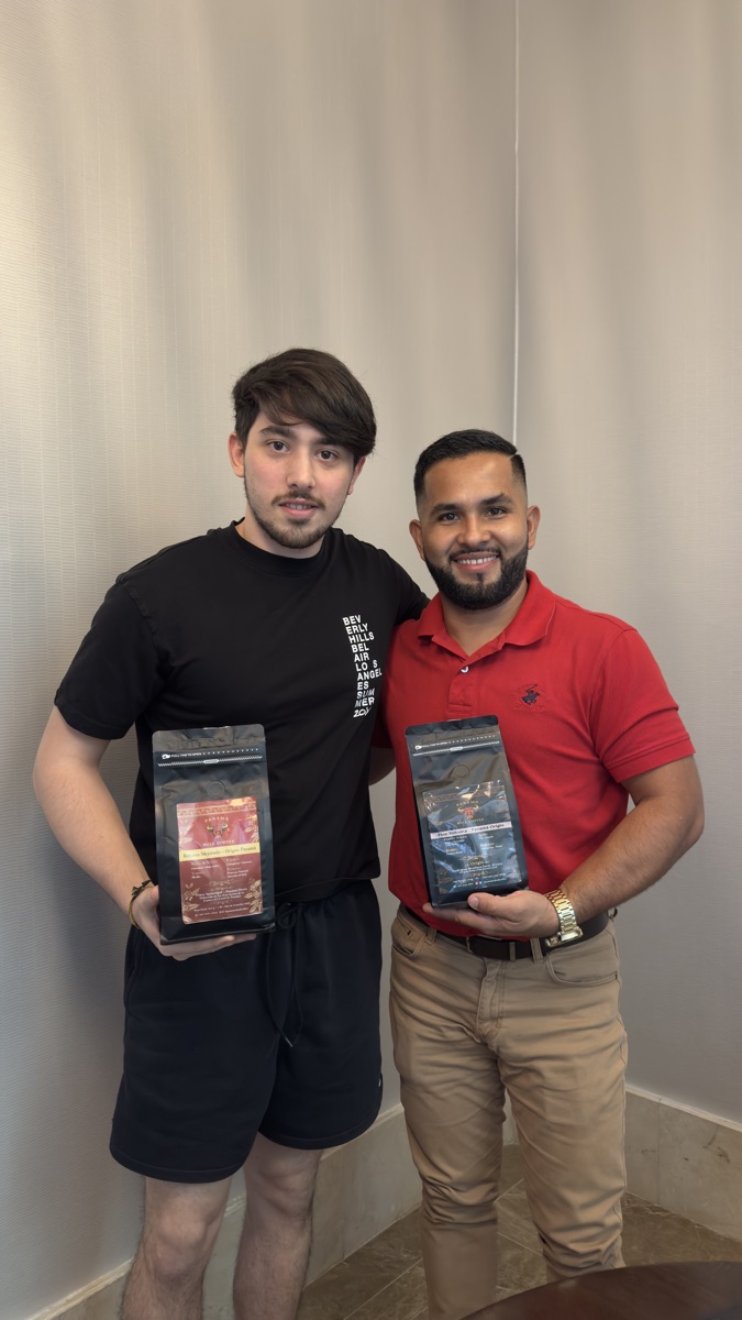Clientes con Panamá Bull Coffee