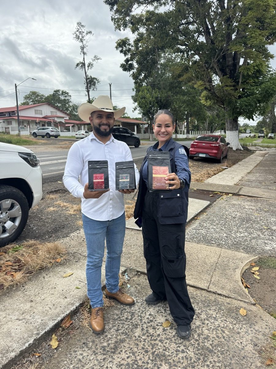 Clientes con Panamá Bull Coffee