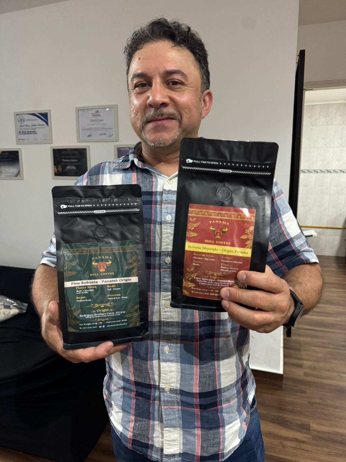 Clientes con Panamá Bull Coffee